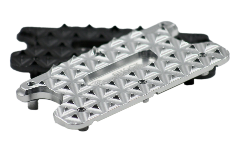 Jumping & Cross-Country grip detail - triangle-shaped teeth