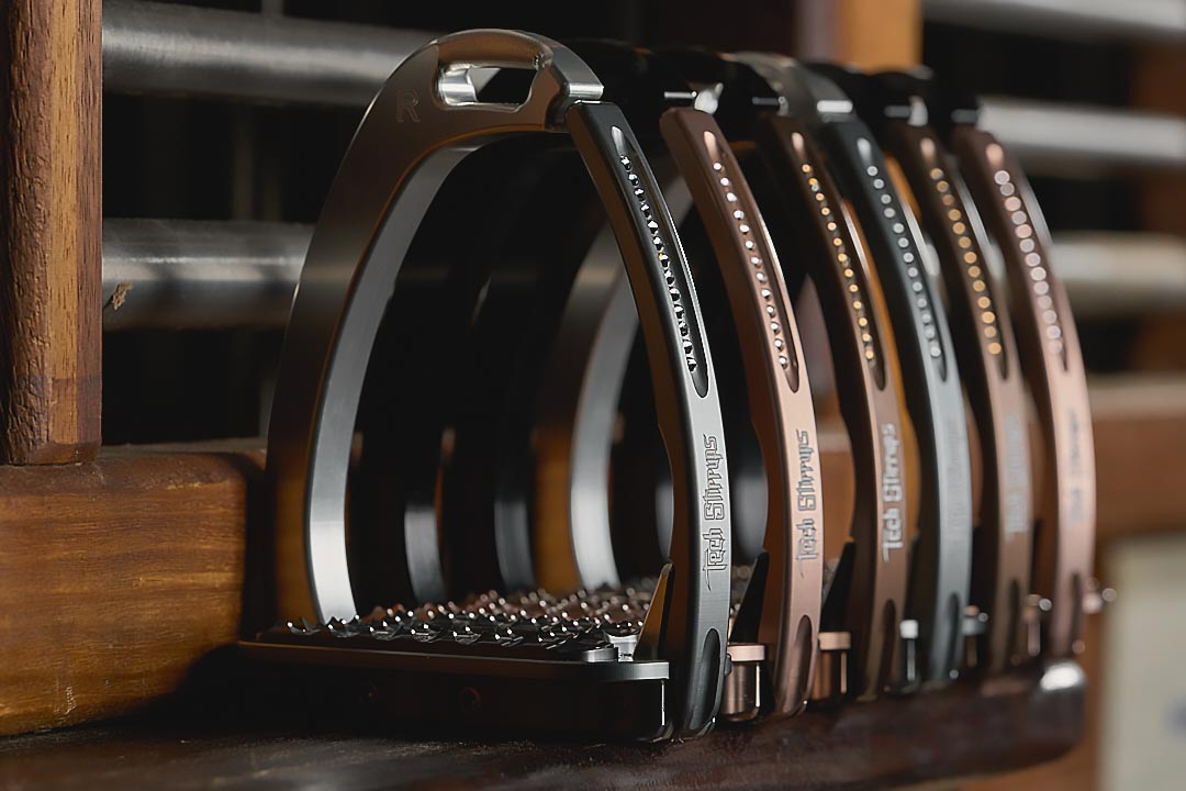 Tech Stirrups — Crystal details (04)